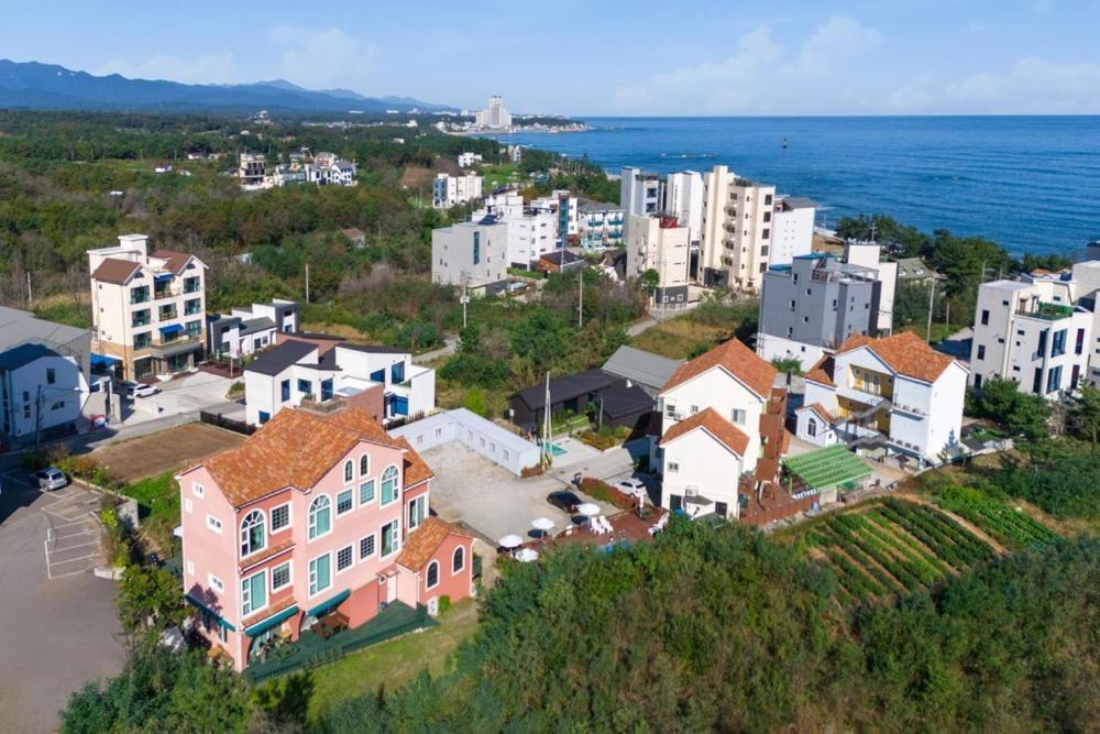 Gangneung Mirabell Spa Pension Exterior photo