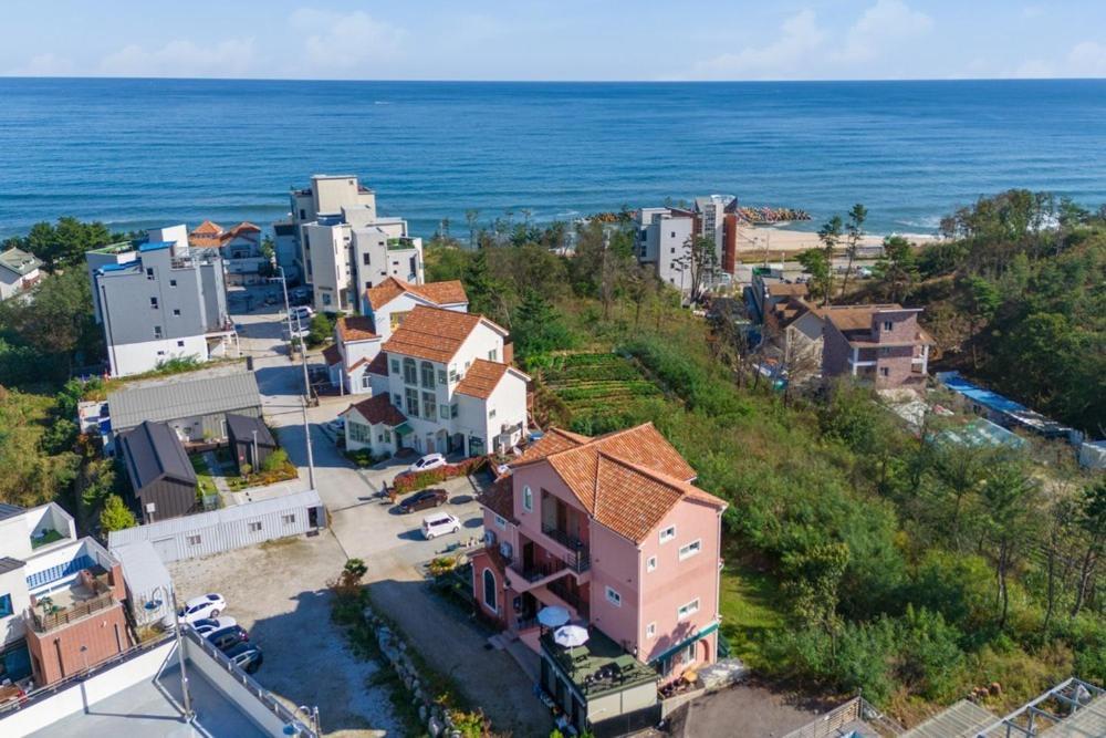 Gangneung Mirabell Spa Pension Exterior photo